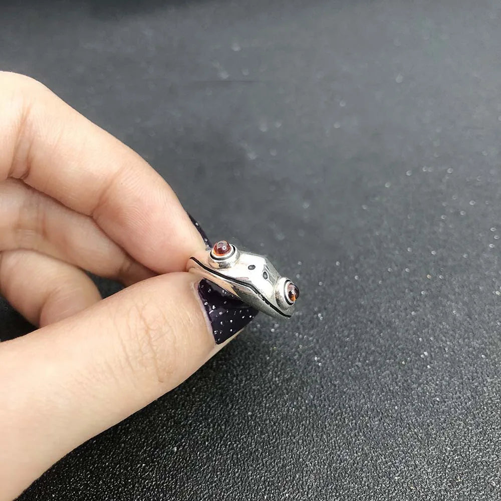 Artistic Frog & Toad Statement Ring – Retro Silver-Tone Adjustable Unisex Jewelry Artistic Frog & Toad Statement Ring – Retro Silver-Tone Adjustable Unisex Jewelry