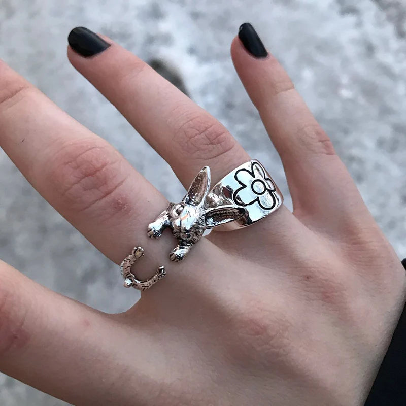 Artistic Frog & Toad Statement Ring – Retro Silver-Tone Adjustable Unisex Jewelry Artistic Frog & Toad Statement Ring – Retro Silver-Tone Adjustable Unisex Jewelry