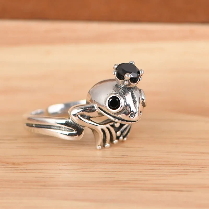 925 Silver Frog Crown Ring – Retro Adjustable Statement Jewelry Silver ring with black gemstones on a wooden surface
